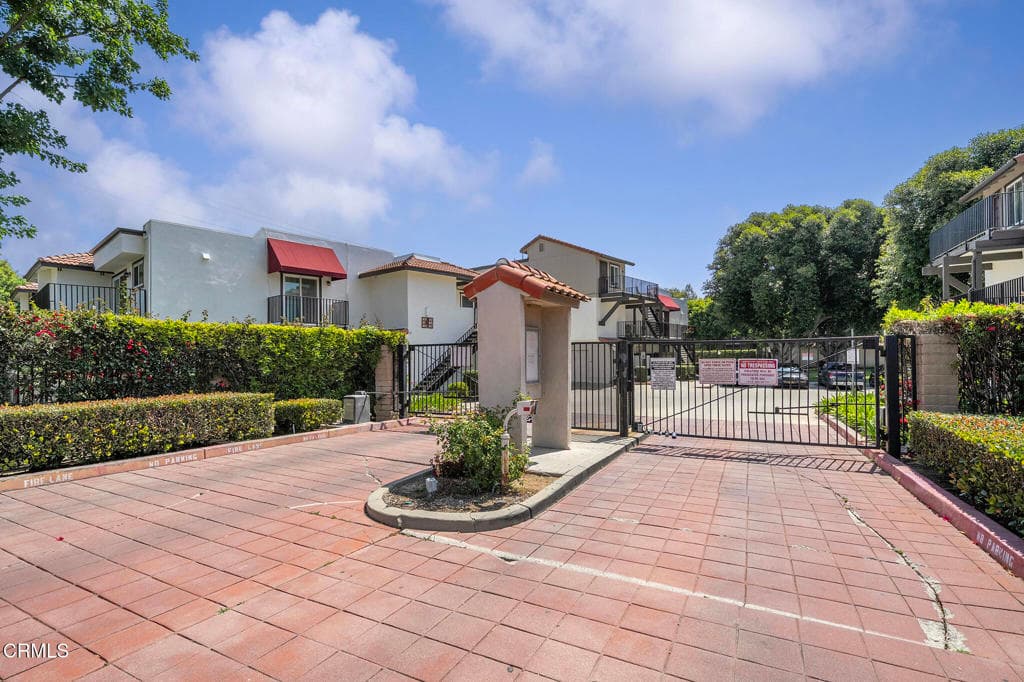 Condo at 826 Cinnamon Lane, Duarte — photo 2 of 12