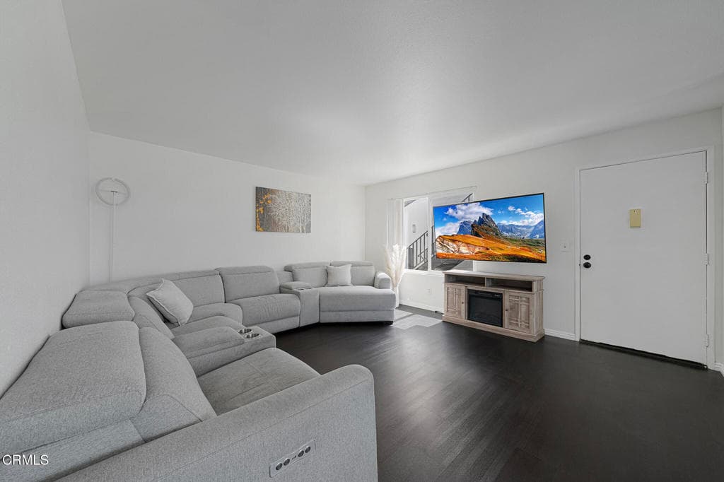 Condo at 826 Cinnamon Lane, Duarte — photo 5 of 12