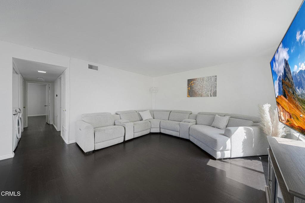 Condo at 826 Cinnamon Lane, Duarte — photo 6 of 12