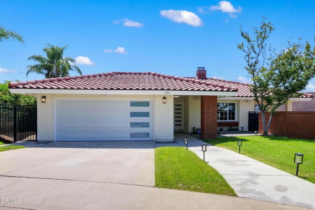 Home at 295 E Blue Mountain Way, Claremont — photo 2 of 12