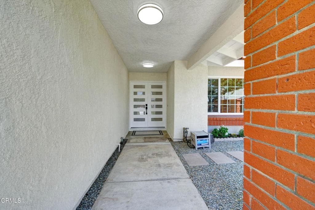 Home at 295 E Blue Mountain Way, Claremont — photo 4 of 12
