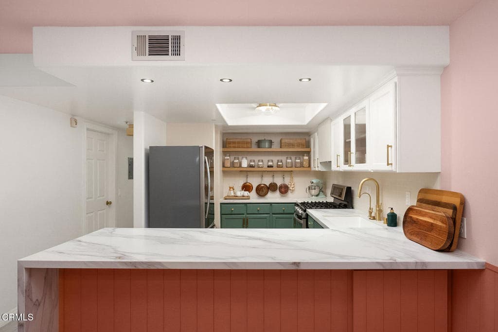 Townhouse at 607 W Duarte Road D, Monrovia — photo 9 of 12