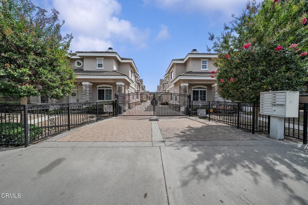 Townhouse at 752 W Walnut Avenue D, Monrovia — photo 2 of 12