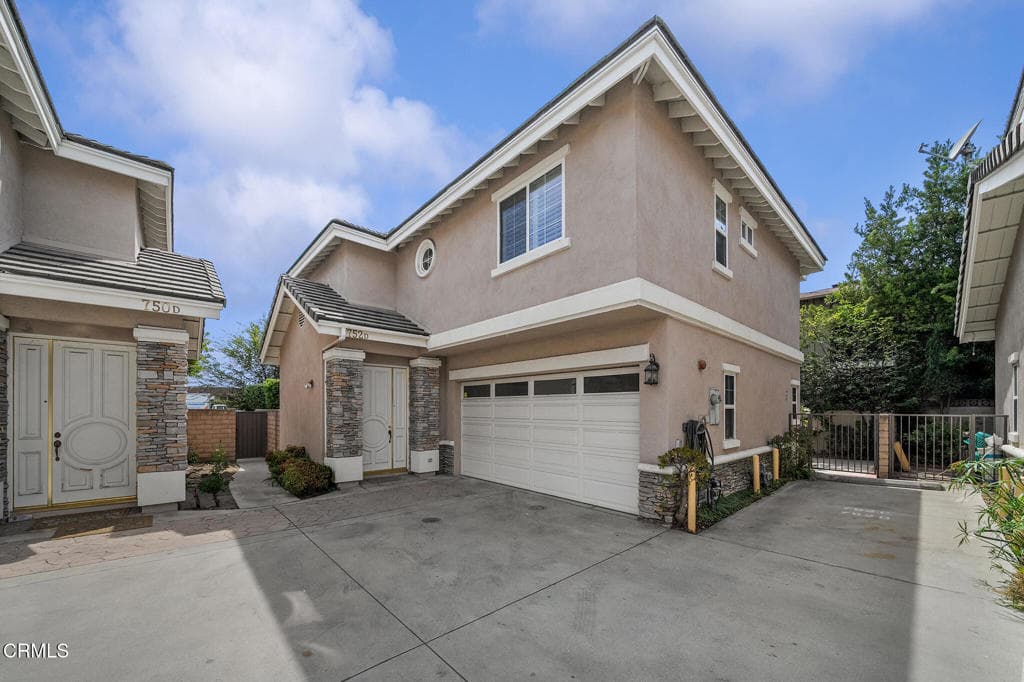 Townhouse at 752 W Walnut Avenue D, Monrovia — photo 3 of 12