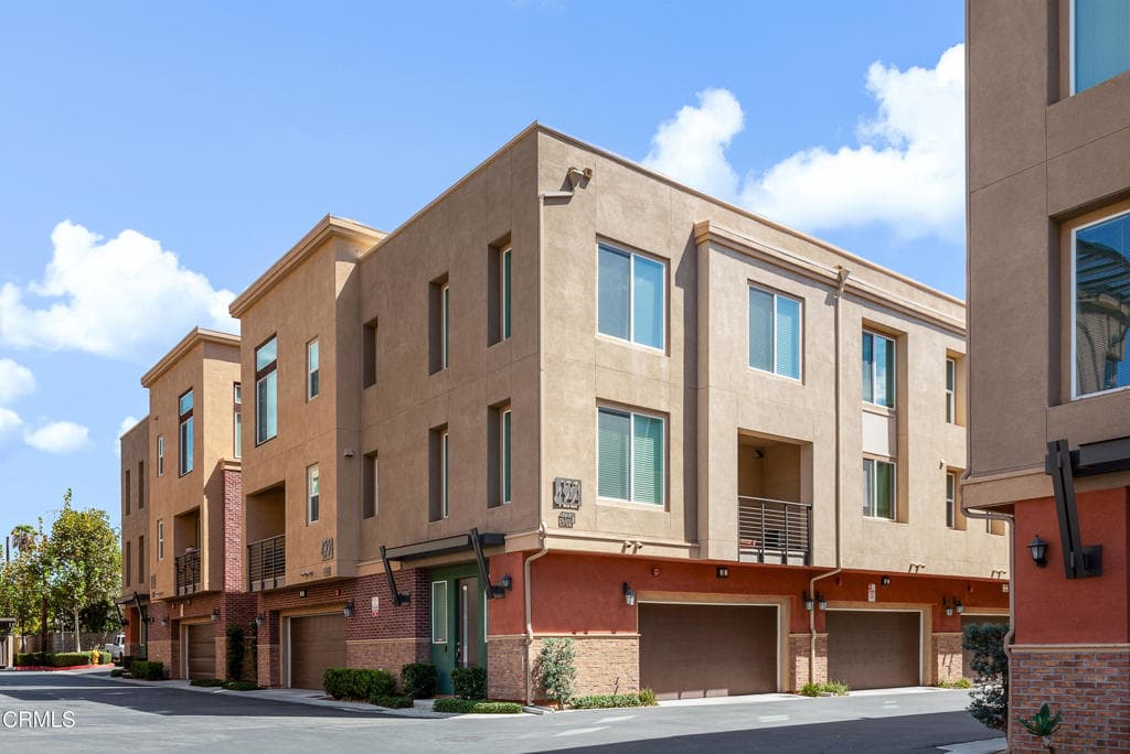 Townhouse at 422 W Route 66 55, Glendora — photo 1 of 12