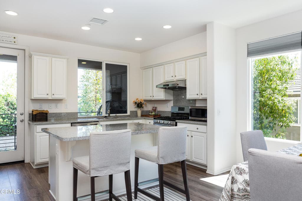 Townhouse at 422 W Route 66 55, Glendora — photo 9 of 12