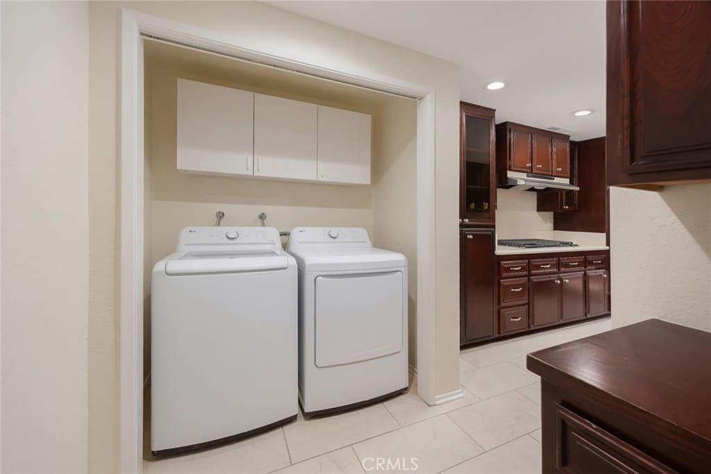 Townhouse at 81 W Montecito Avenue, Sierra Madre — photo 11 of 12