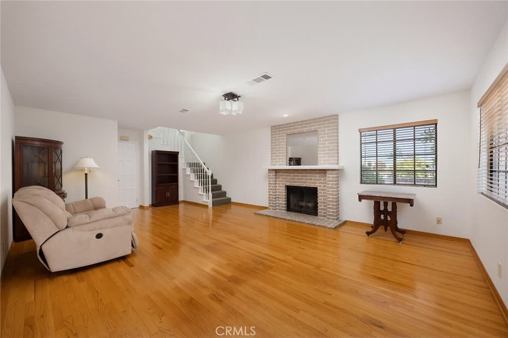 Townhouse at 81 W Montecito Avenue, Sierra Madre — photo 5 of 12