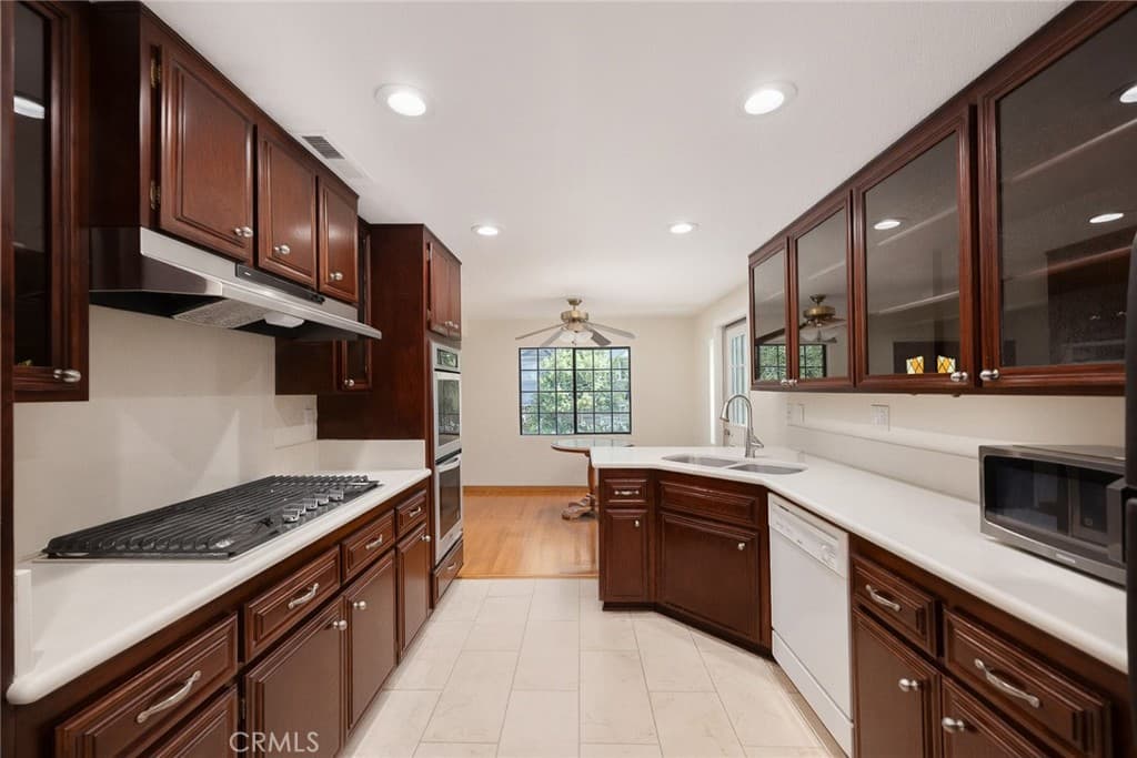 Townhouse at 81 W Montecito Avenue, Sierra Madre — photo 10 of 12