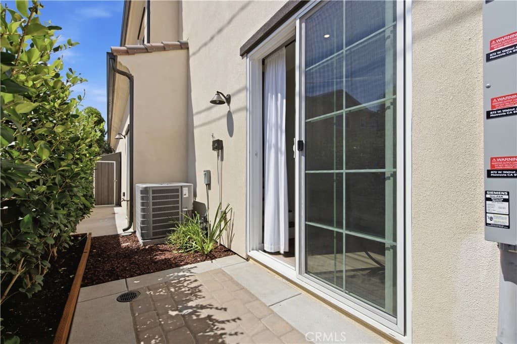 Townhouse at 872 W Walnut Avenue A, Monrovia — photo 11 of 12