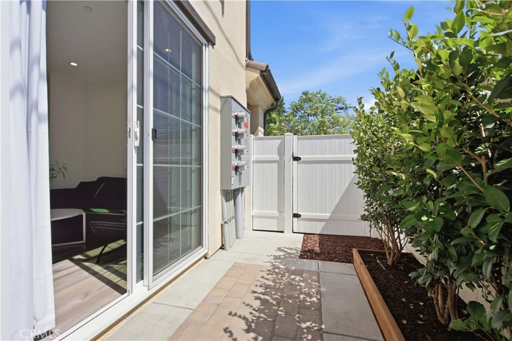 Townhouse at 872 W Walnut Avenue A, Monrovia — photo 12 of 12