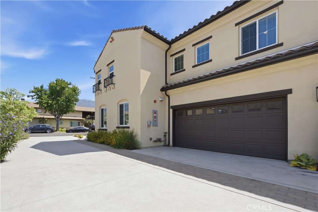 Townhouse at 872 W Walnut Avenue A, Monrovia — photo 3 of 12