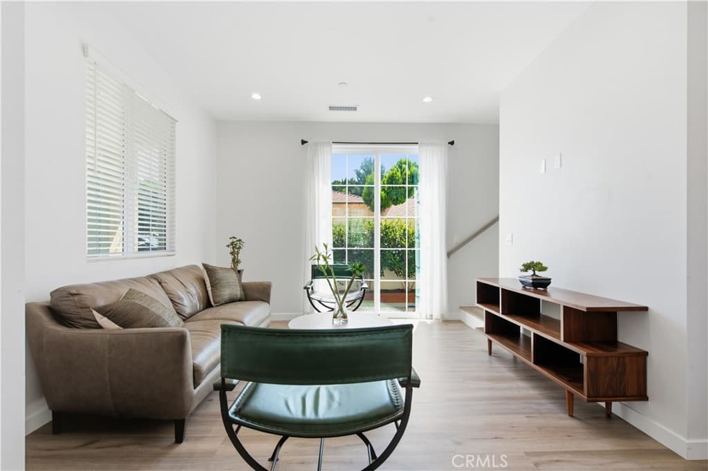 Townhouse at 872 W Walnut Avenue A, Monrovia — photo 4 of 12