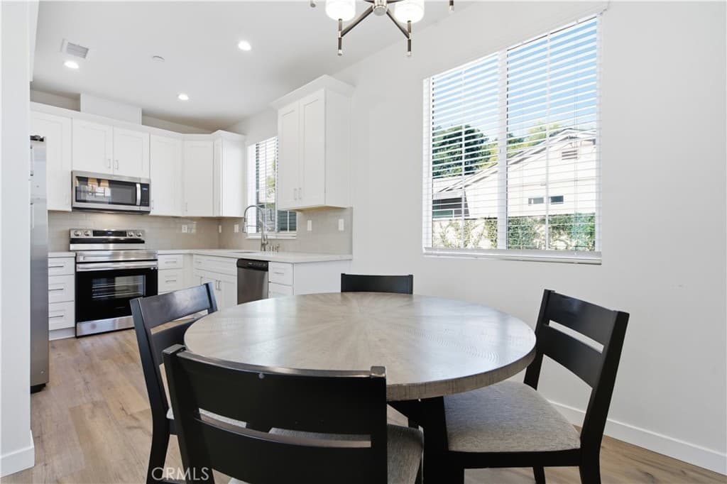 Townhouse at 872 W Walnut Avenue A, Monrovia — photo 8 of 12