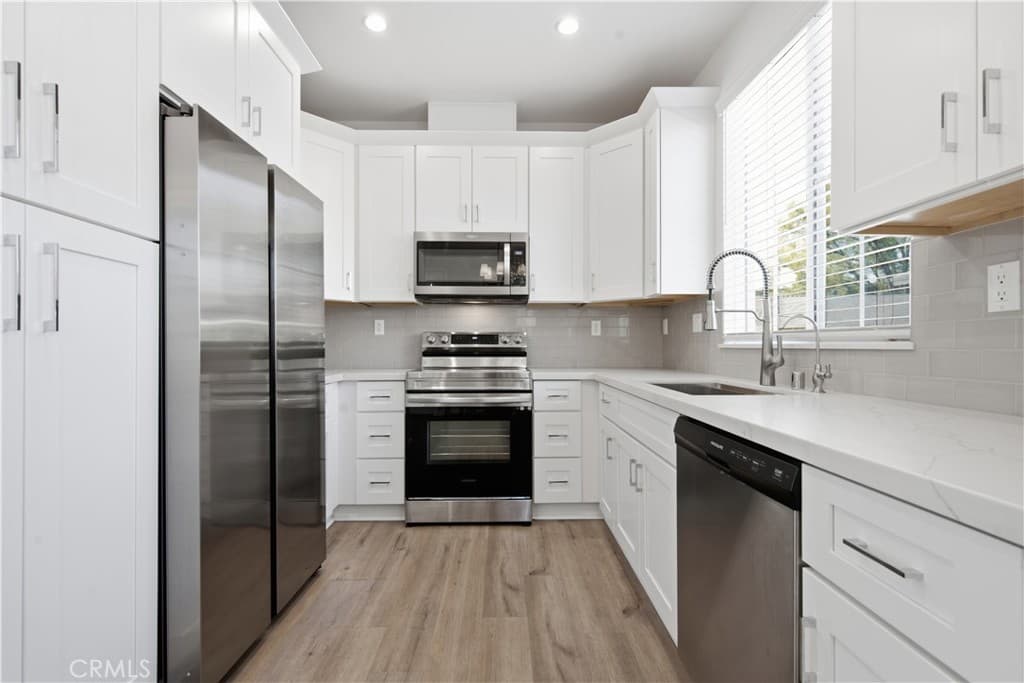Townhouse at 872 W Walnut Avenue A, Monrovia — photo 9 of 12