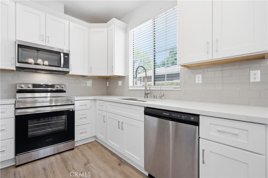 Townhouse at 872 W Walnut Avenue A, Monrovia — photo 10 of 12