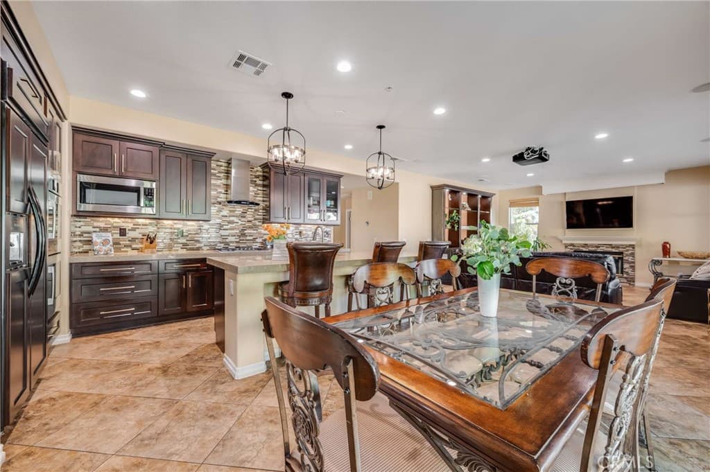 Home at 6137 Ridgemont, La Verne — photo 8 of 12