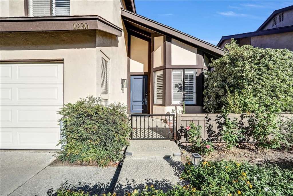 Townhouse at 1230 Stonewood Dr, Duarte — photo 1 of 12