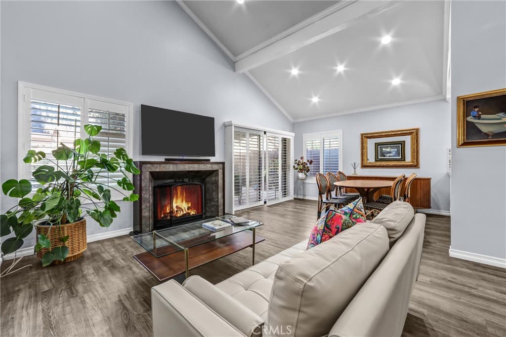 Townhouse at 1230 Stonewood Dr, Duarte — photo 5 of 12