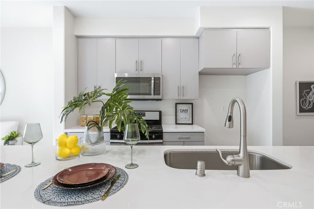 Townhouse at 11130 Legion Loop 105, El Monte — photo 4 of 12