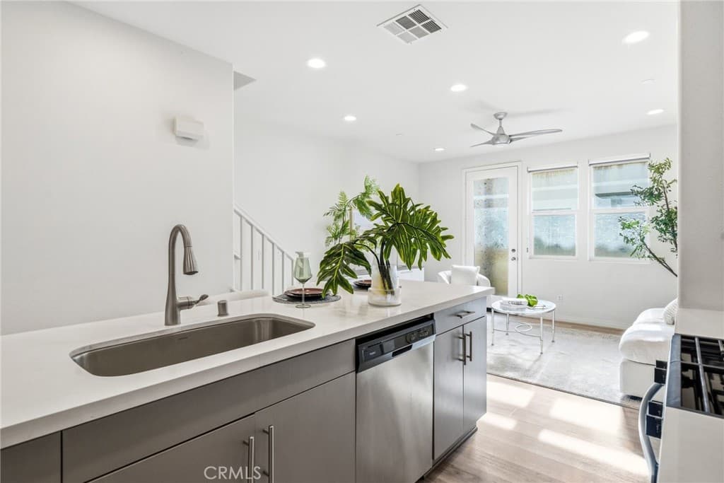 Townhouse at 11130 Legion Loop 105, El Monte — photo 8 of 12