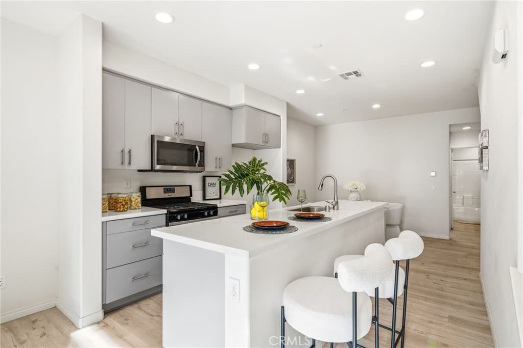 Townhouse at 11130 Legion Loop 105, El Monte — photo 9 of 12
