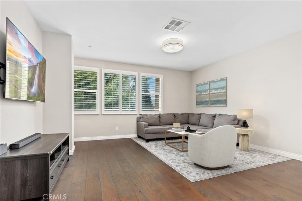 Condo at 649 W Foothill Boulevard 2, Glendora — photo 4 of 12