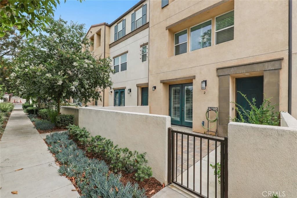 Condo at 649 W Foothill Boulevard 2, Glendora — photo 5 of 12