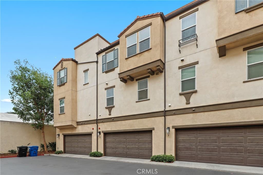 Condo at 649 W Foothill Boulevard 2, Glendora — photo 6 of 12