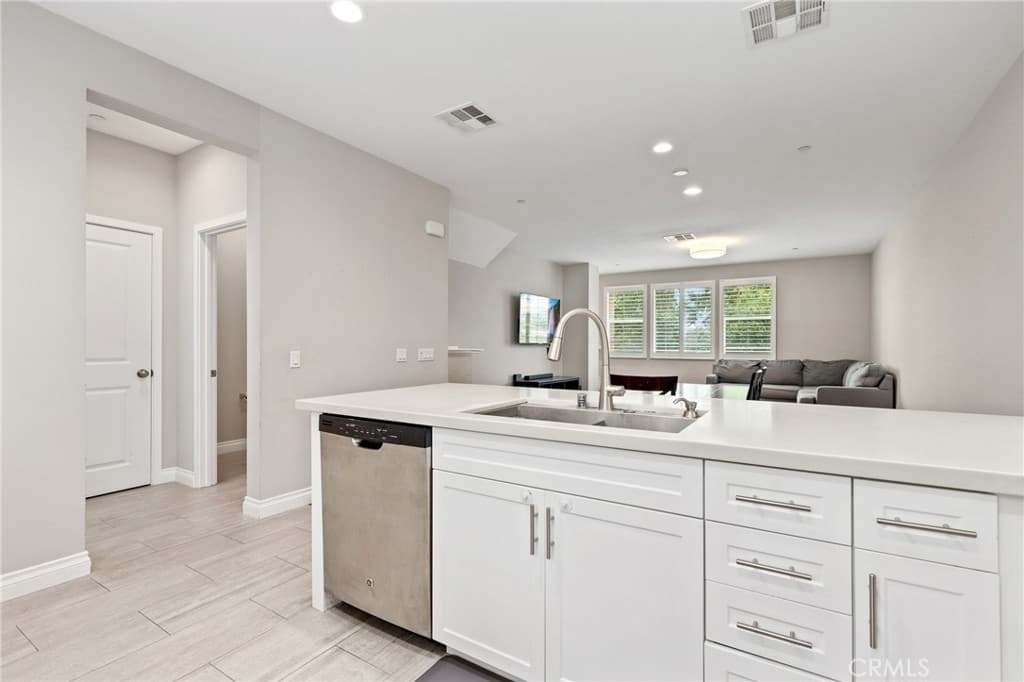 Condo at 649 W Foothill Boulevard 2, Glendora — photo 7 of 12