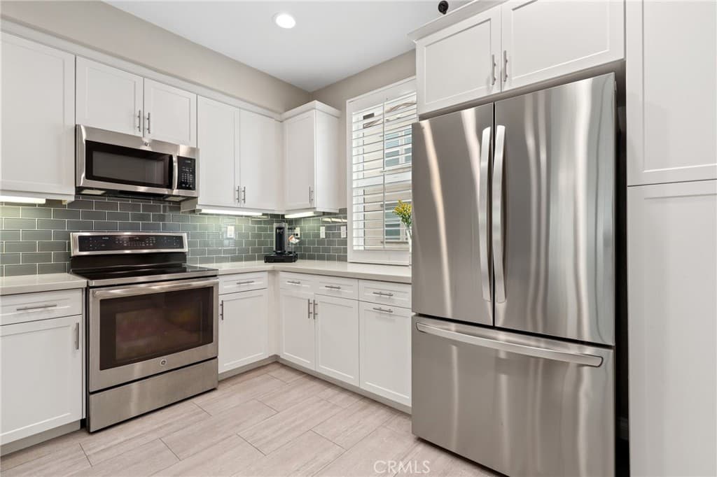 Condo at 649 W Foothill Boulevard 2, Glendora — photo 8 of 12