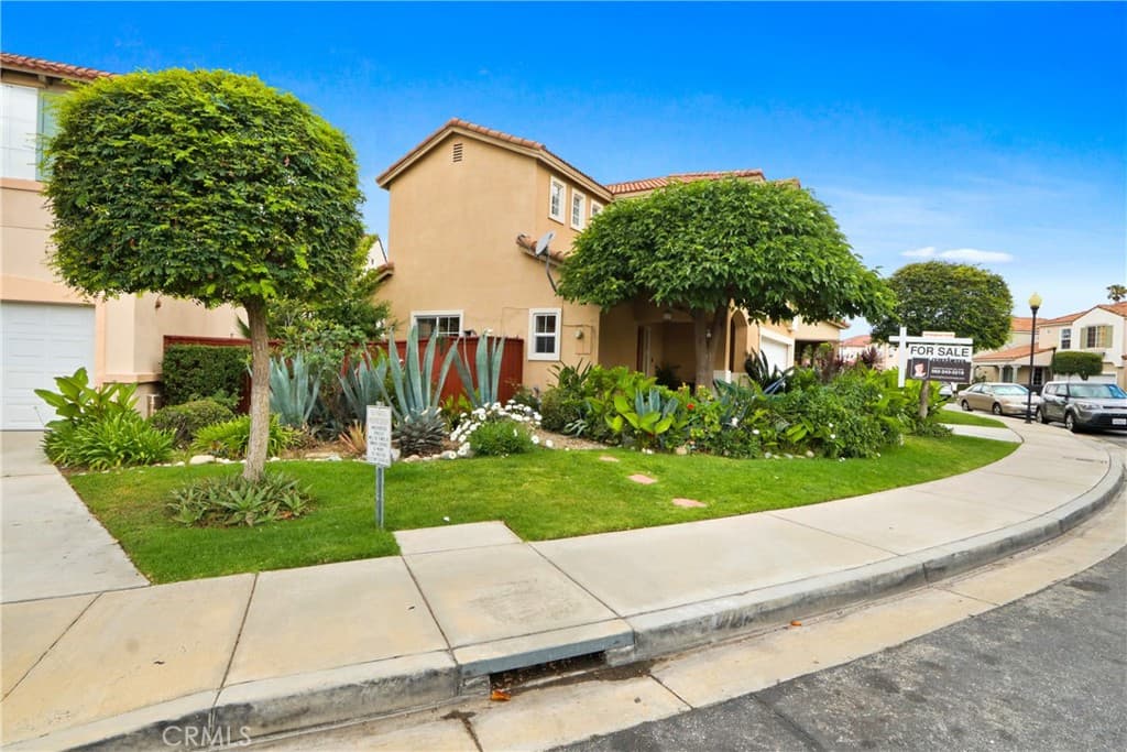 Home at 10988 Las Flores, El Monte — photo 2 of 12