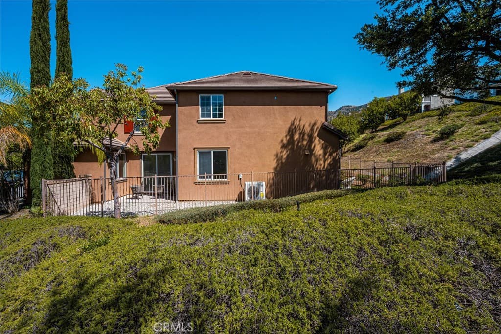 Home at 705 E Lemon Swirl, Azusa — photo 6 of 12