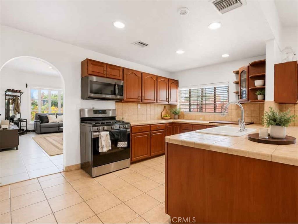 Home at 606 N Park, Pomona — photo 6 of 12