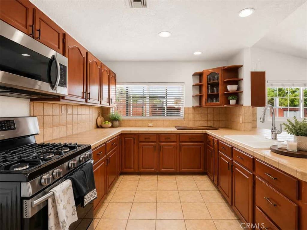 Home at 606 N Park, Pomona — photo 9 of 12