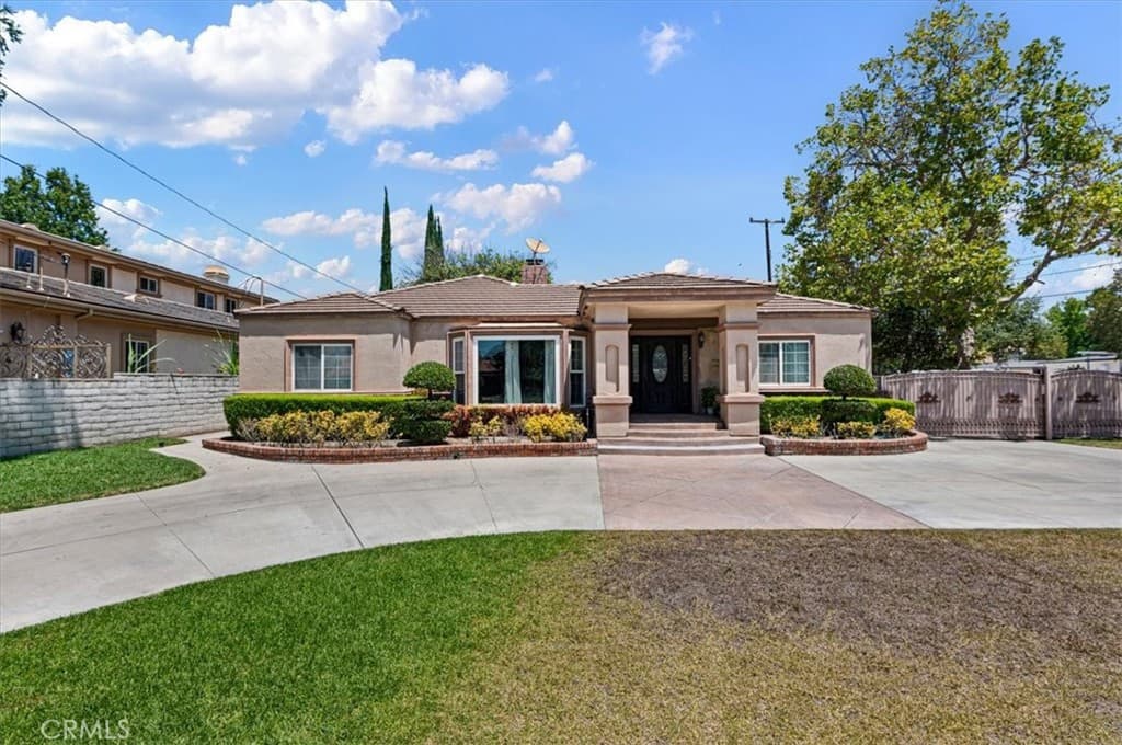 Home at 221 W Le Roy, Arcadia — photo 3 of 12