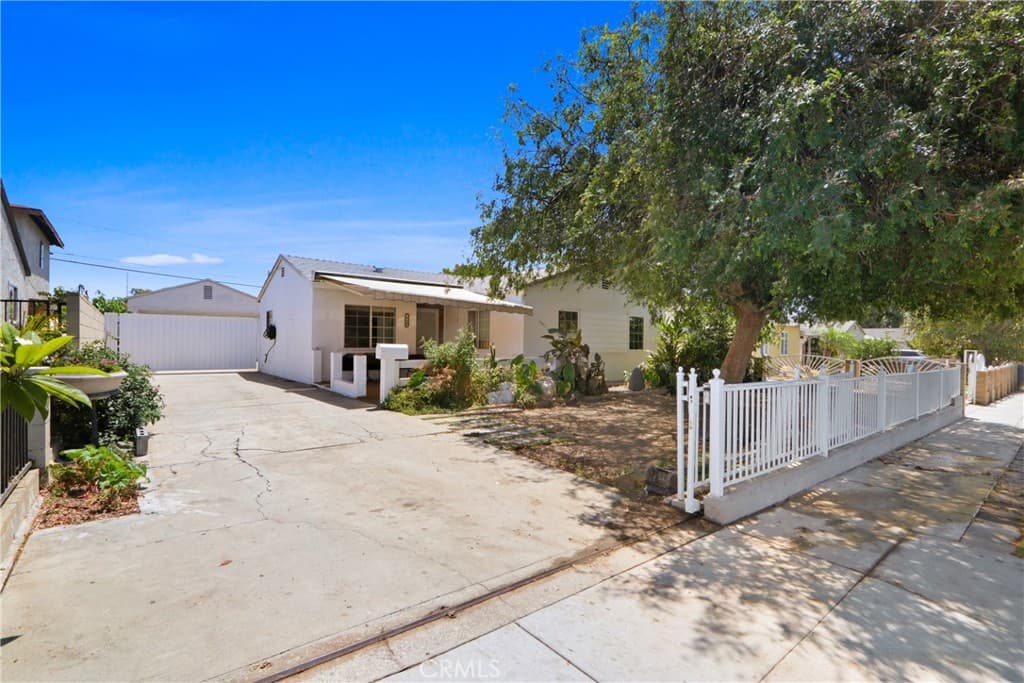 Home at 332 S Azusa Avenue, Azusa — photo 3 of 12