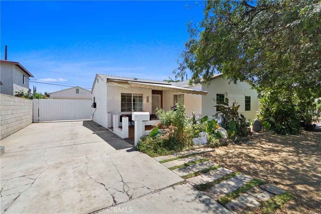 Home at 332 S Azusa Avenue, Azusa — photo 4 of 12