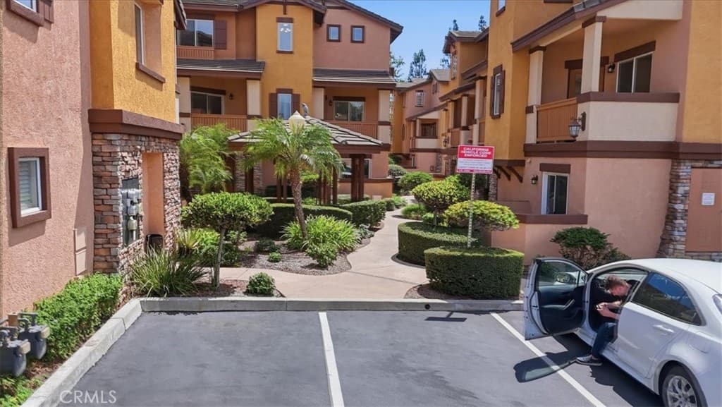 Townhouse at 501 N Lark Ellen B, Covina — photo 8 of 12