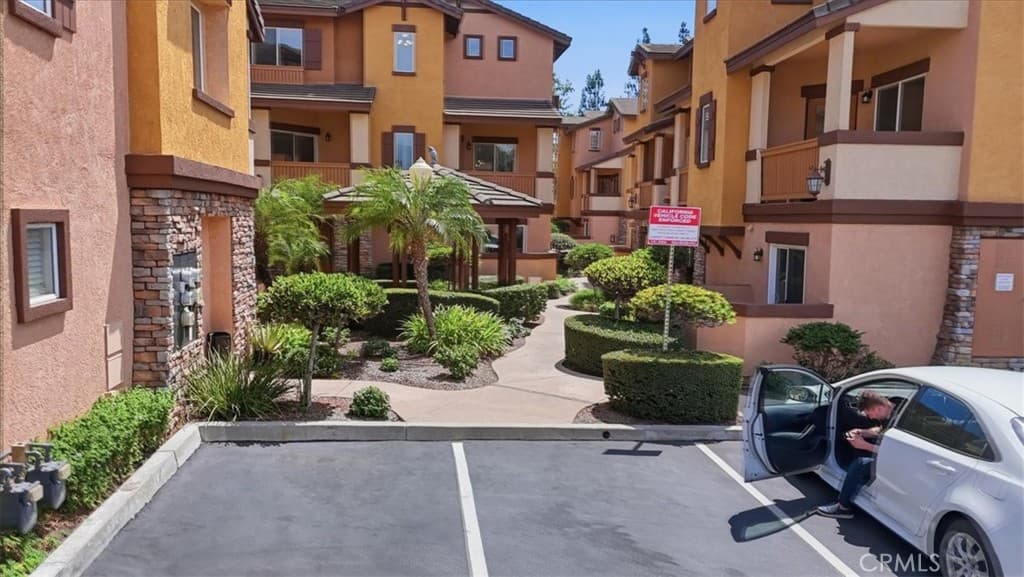 Townhouse at 501 N Lark Ellen G, Covina — photo 7 of 12