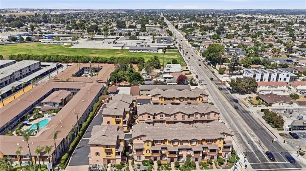 Townhouse at 501 N Lark Ellen G, Covina — photo 10 of 12