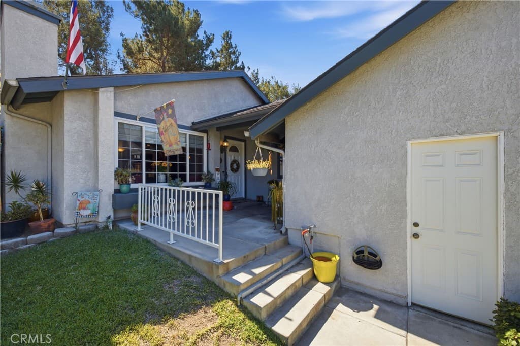 Home at 428 Lupine Place Place, La Verne — photo 3 of 12