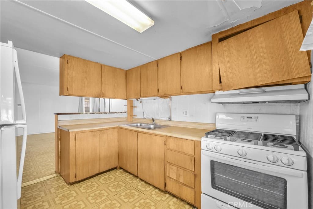 Home at 1380 N Citrus Ave B3, Covina — photo 11 of 12