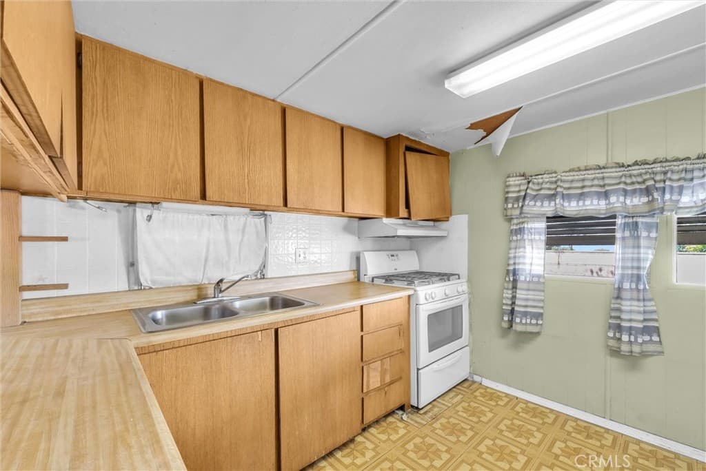 Home at 1380 N Citrus Ave B3, Covina — photo 10 of 12