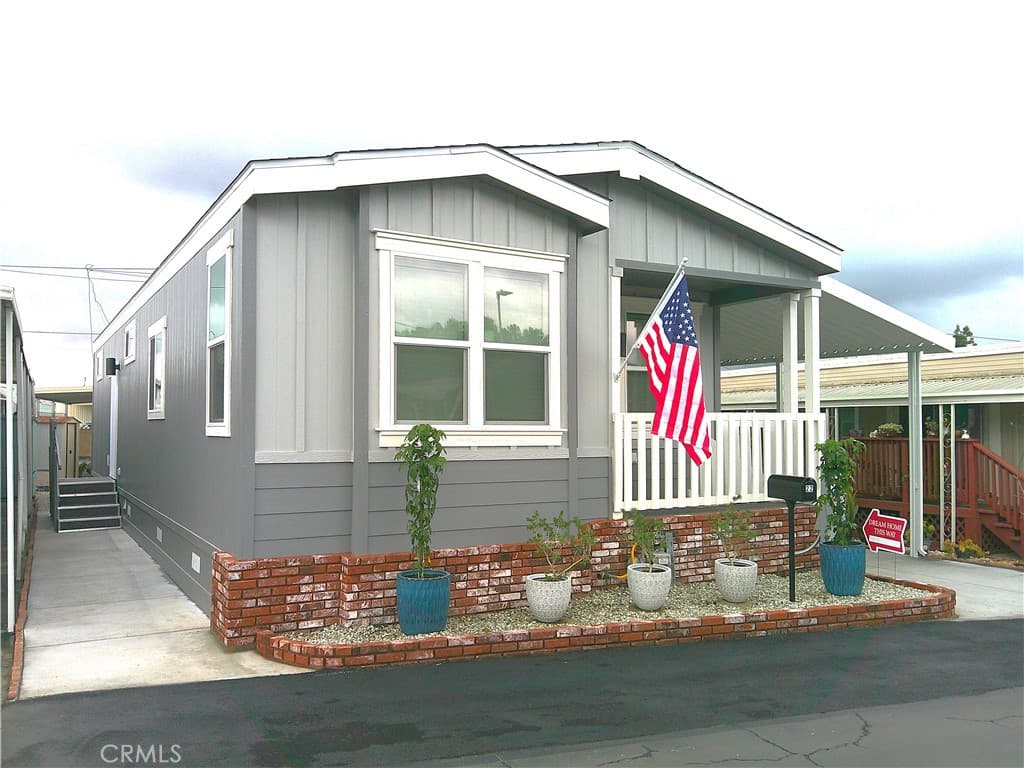 Home at 1020 BRADBOURNE Avenue 22, Duarte — photo 1 of 12