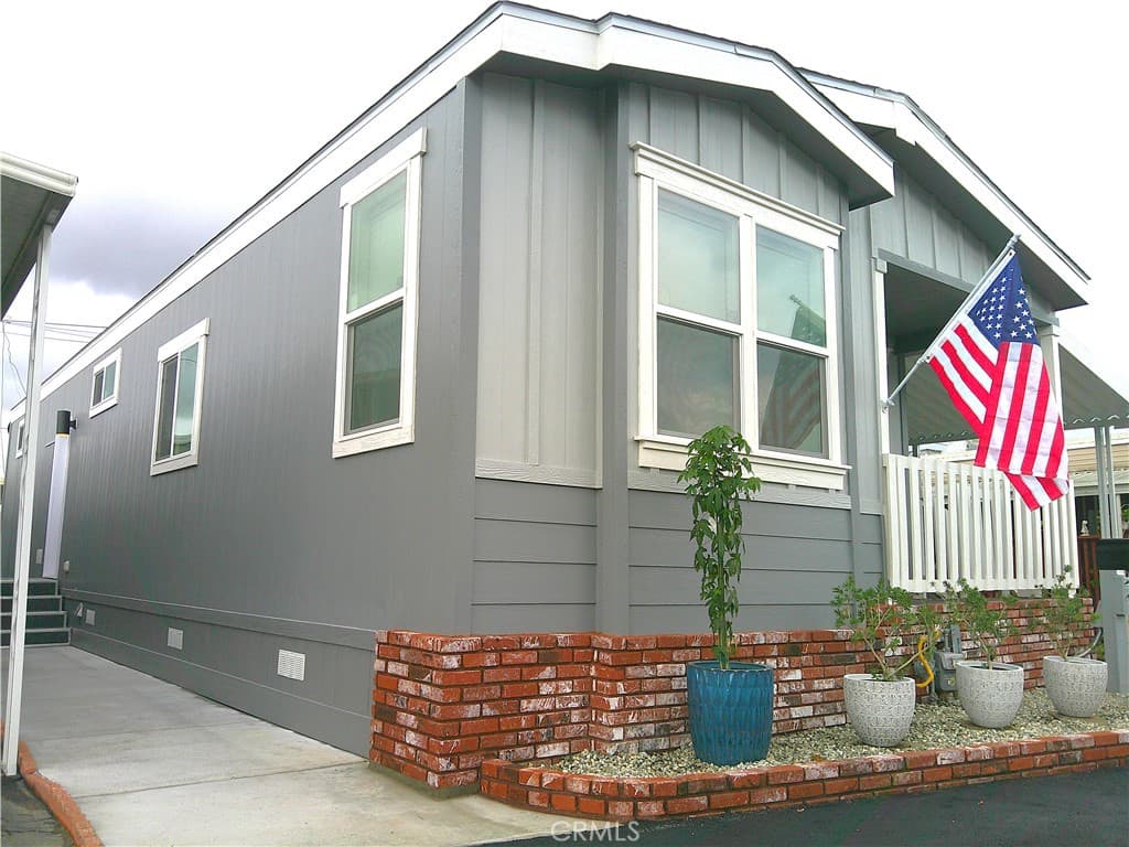Home at 1020 BRADBOURNE Avenue 22, Duarte — photo 3 of 12
