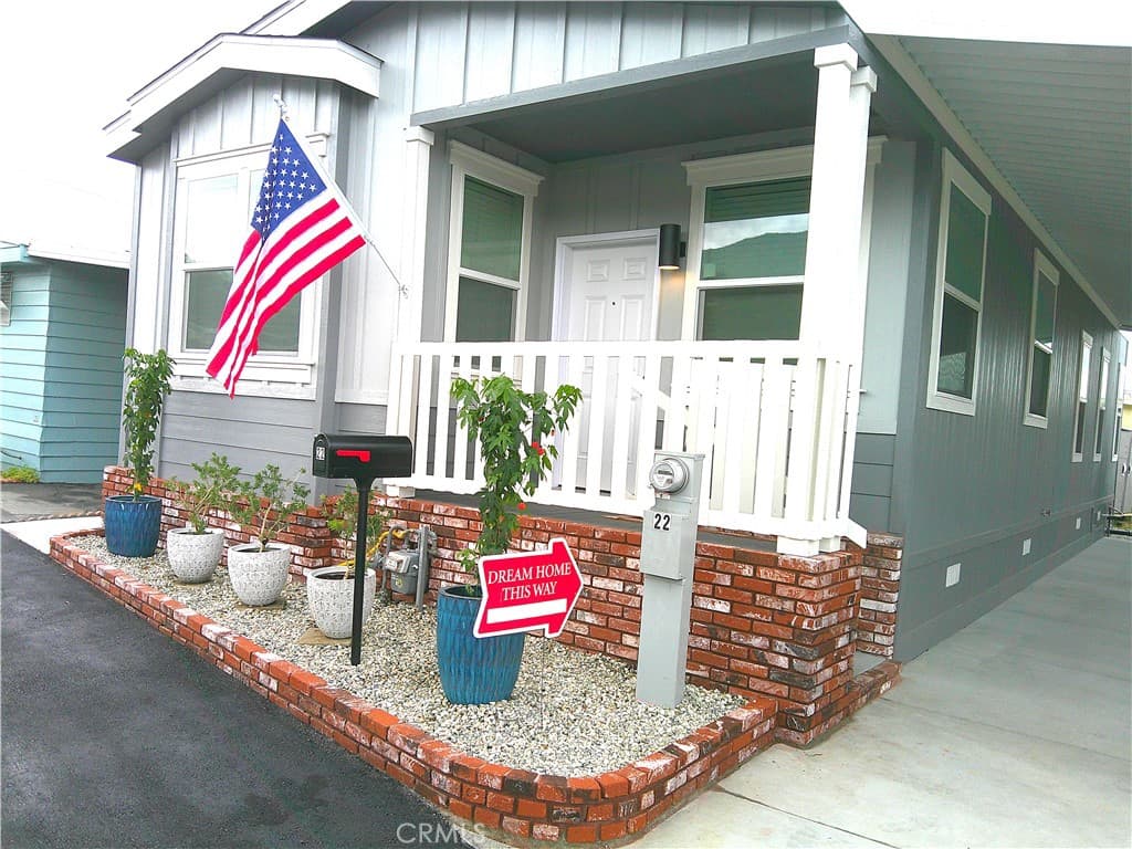 Home at 1020 BRADBOURNE Avenue 22, Duarte — photo 4 of 12
