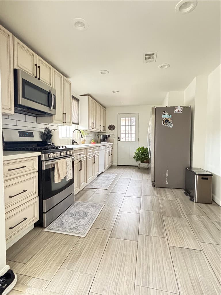 Home at 1221 N Aldenville, Covina — photo 8 of 12