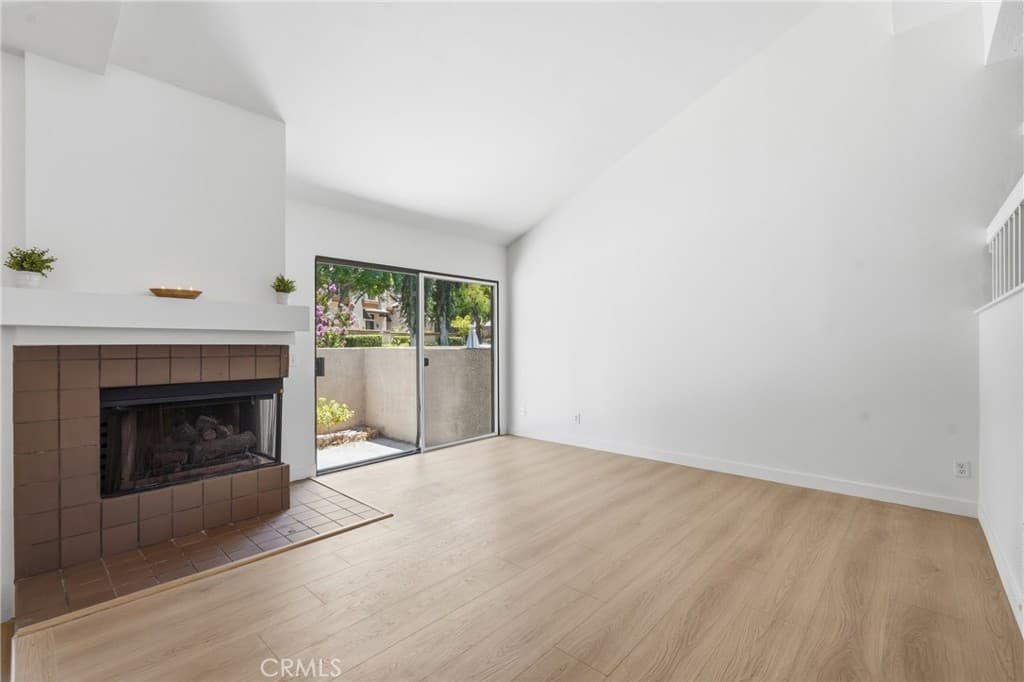 Condo at 22 Mesquite Place, Pomona — photo 4 of 12