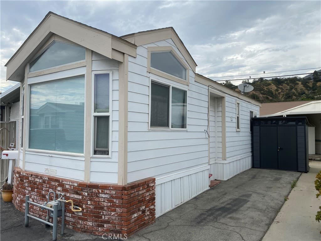 Home at 1020 Bradbourne Avenue 77, Duarte — photo 2 of 12